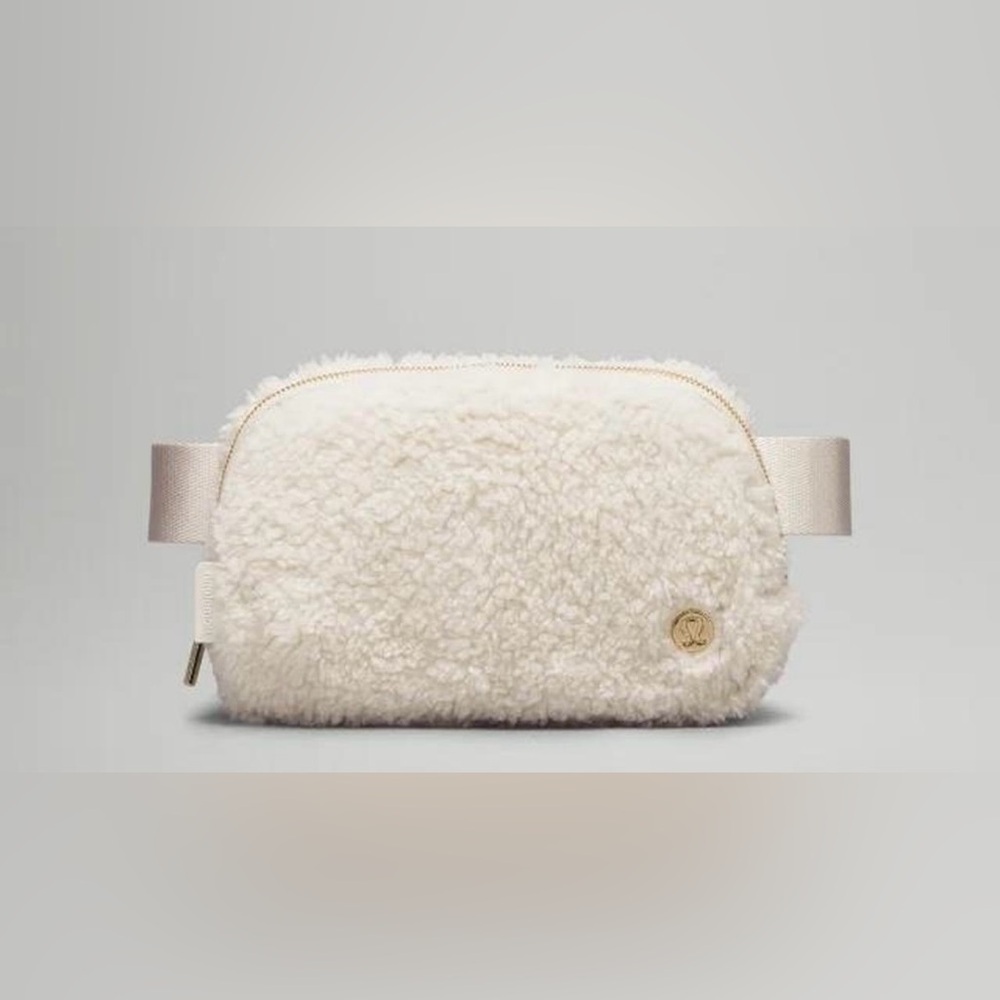 Lululemon NWT Fleece Crossbody/Belt Bag-1L